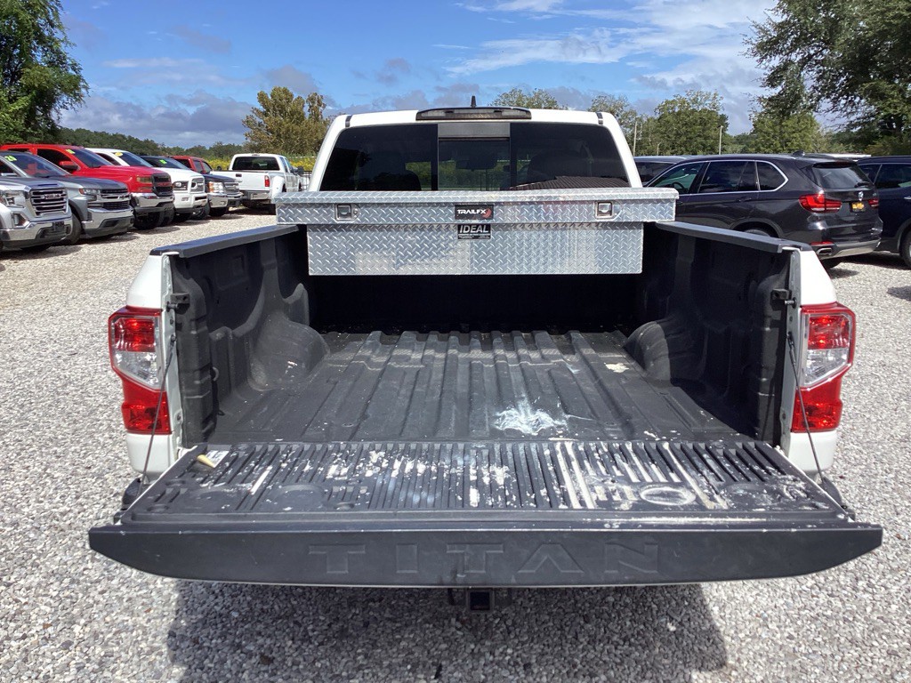 2022 Nissan Titan Image 22