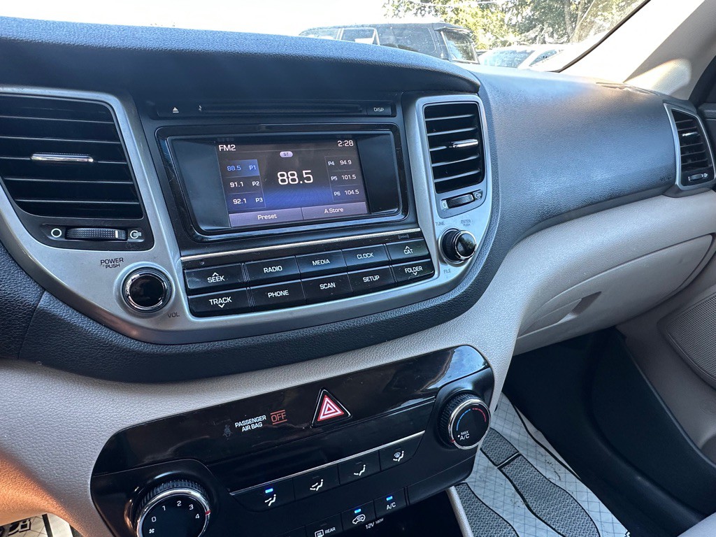 2017 Hyundai Tucson Image 16