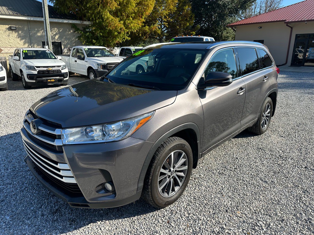 2018 Toyota Highlander Image 2