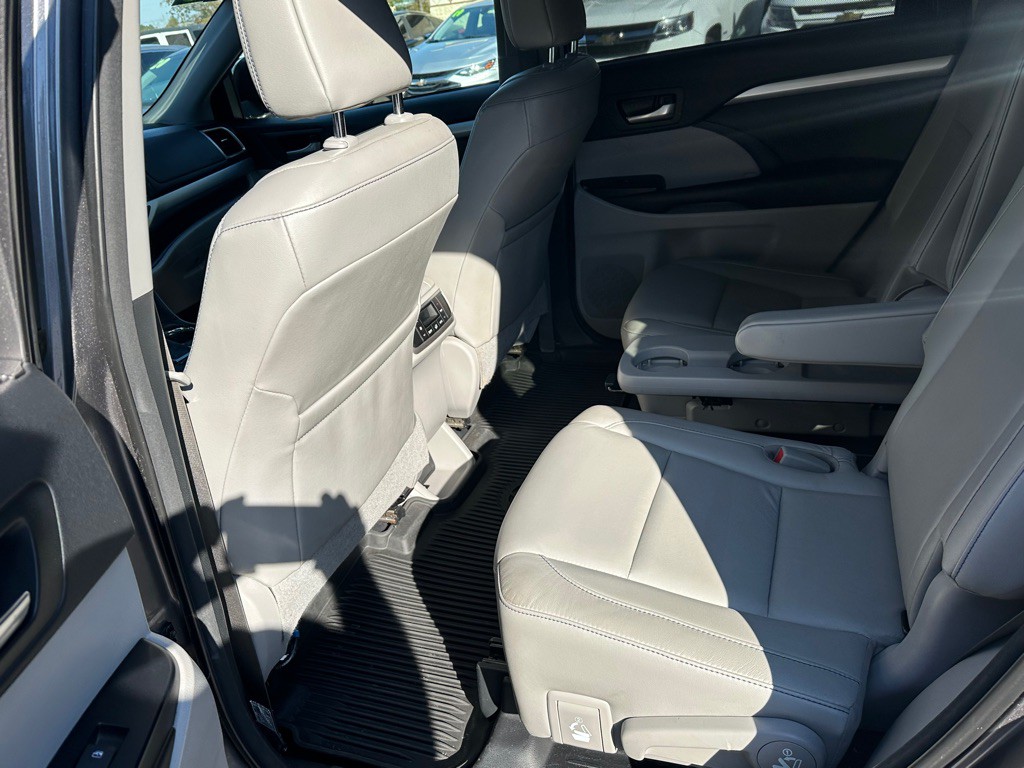2018 Toyota Highlander Image 11