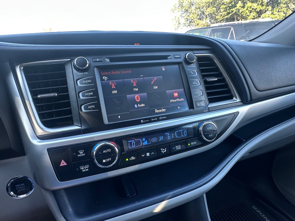 2018 Toyota Highlander Image 19