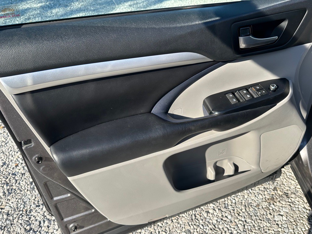 2018 Toyota Highlander Image 26