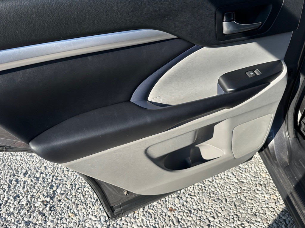 2018 Toyota Highlander Image 27
