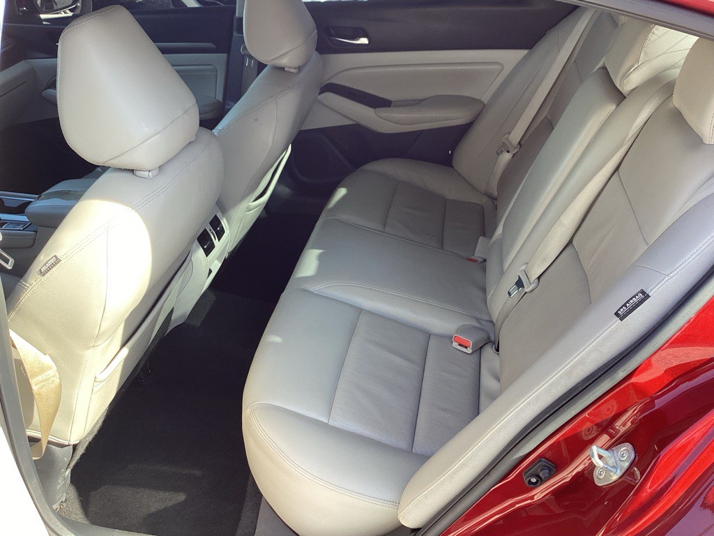 2019 Nissan Altima Image 17