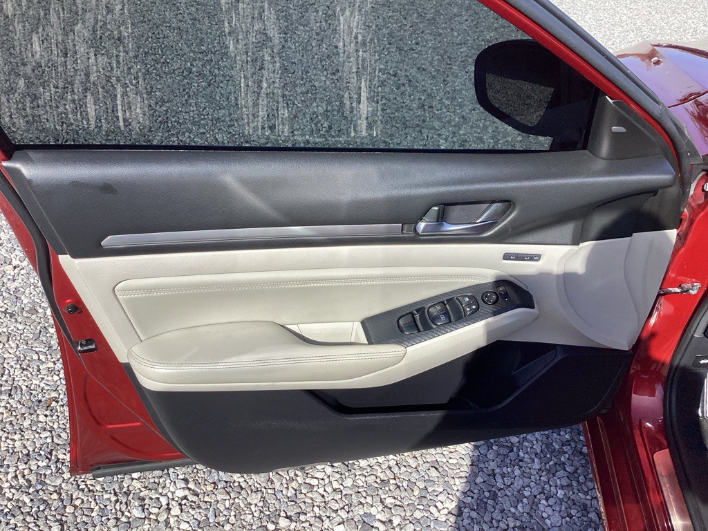 2019 Nissan Altima Image 19