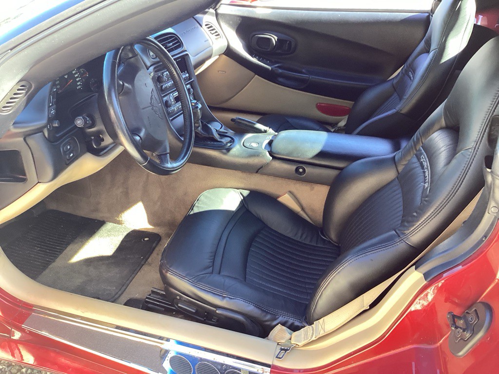 2004 Chevrolet Corvette Image 11