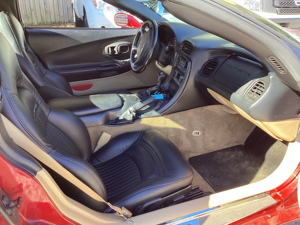 2004 Chevrolet Corvette Image 12