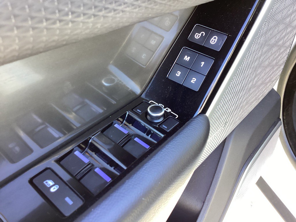 2018 Land Rover Range Rover Image 21