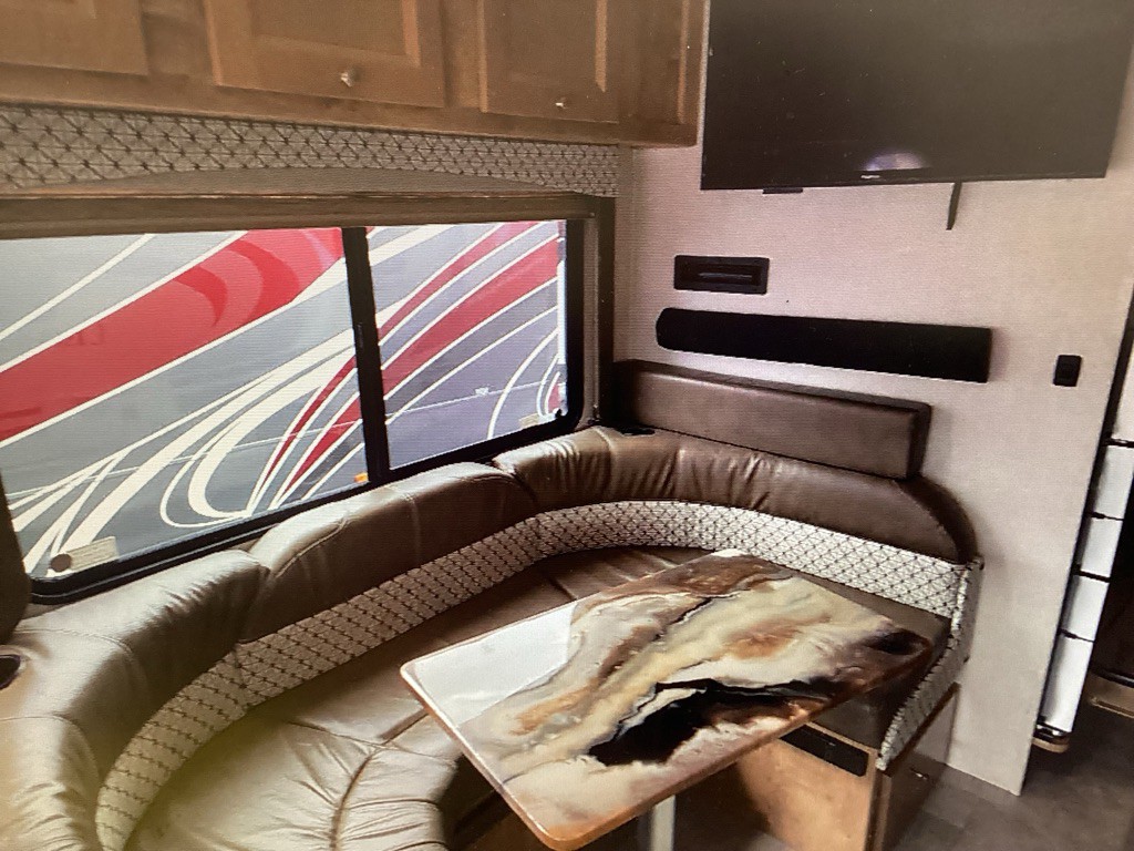 2020 Ford Econoline Image 5