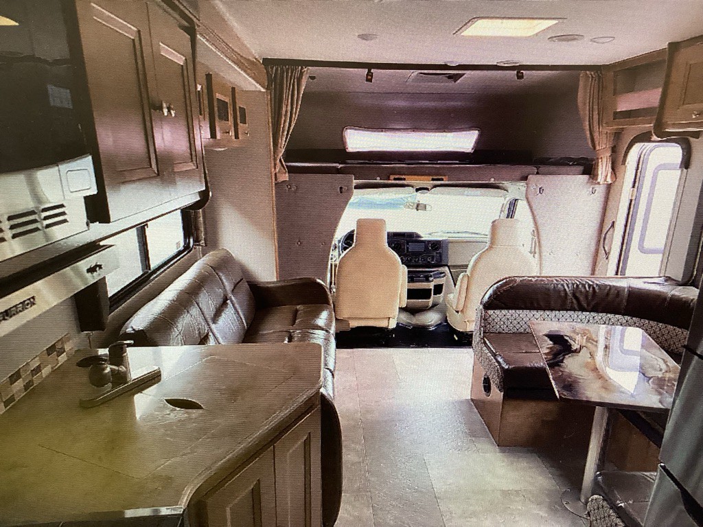 2020 Ford Econoline Image 11