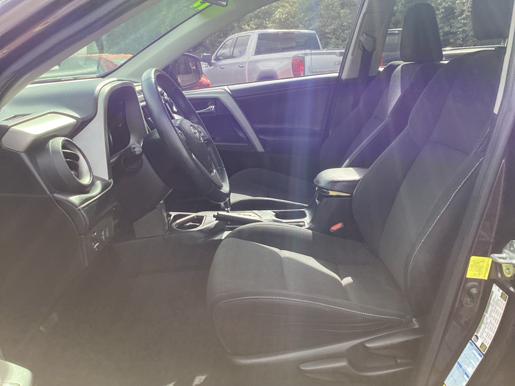 2017 Toyota Rav4 Image 9