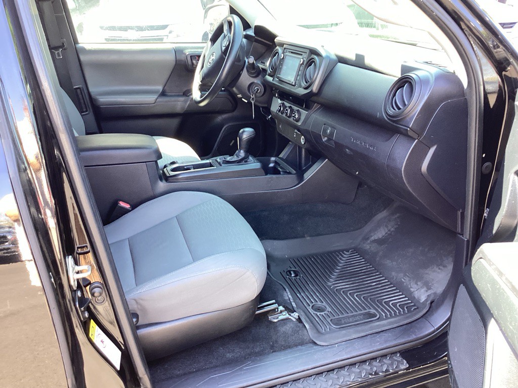 2016 Toyota Tacoma Image 11