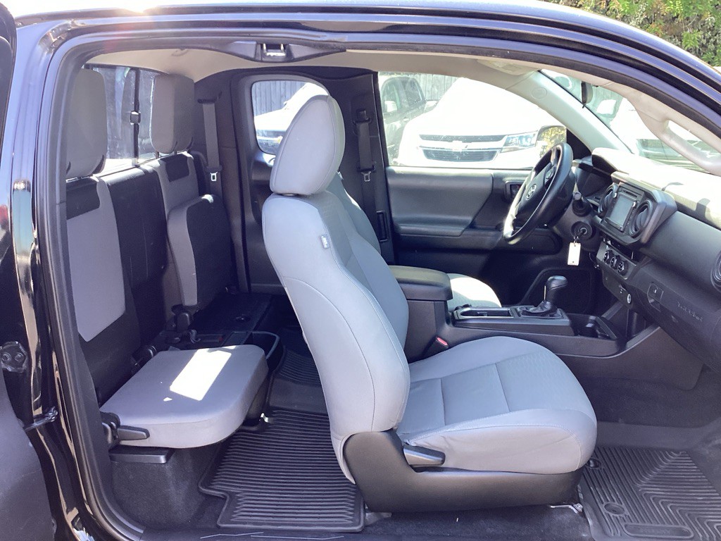 2016 Toyota Tacoma Image 13