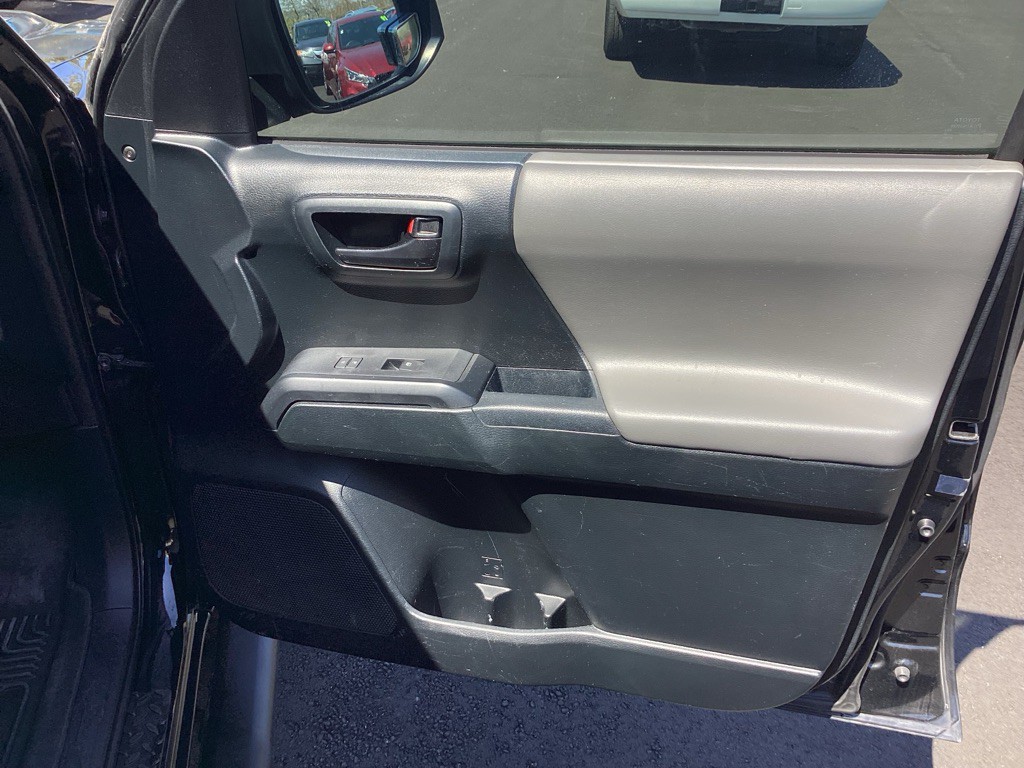 2016 Toyota Tacoma Image 15