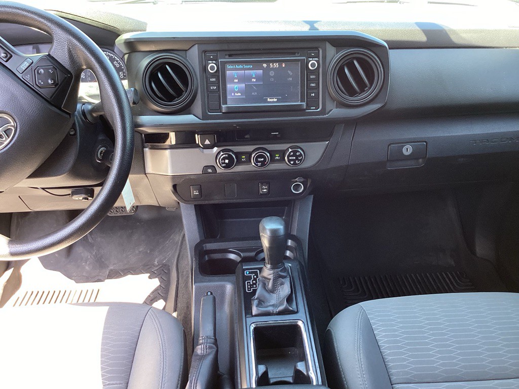 2016 Toyota Tacoma Image 16