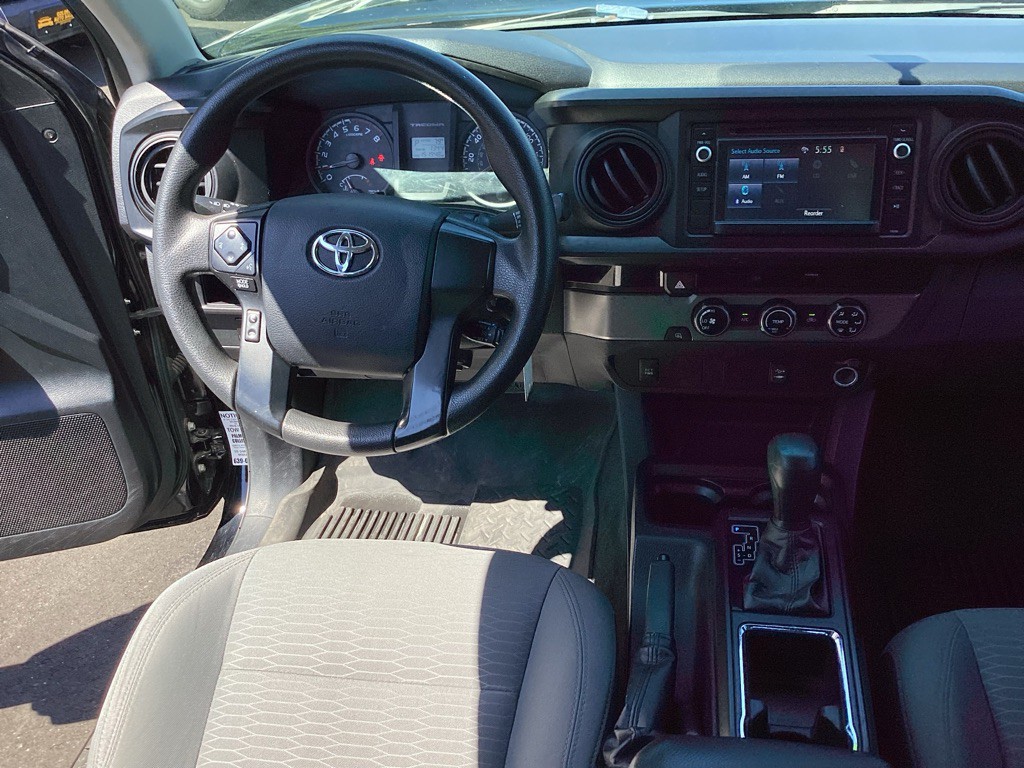 2016 Toyota Tacoma Image 18