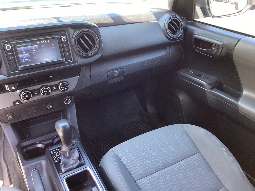 2016 Toyota Tacoma Image 19