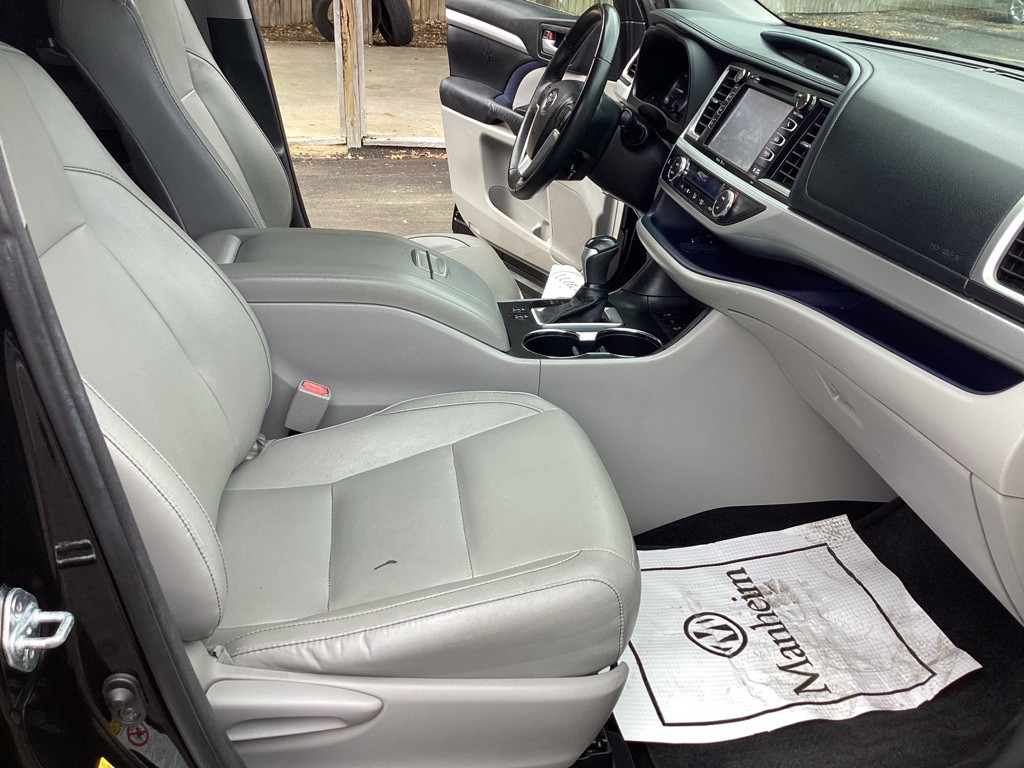 2015 Toyota Highlander Image 10