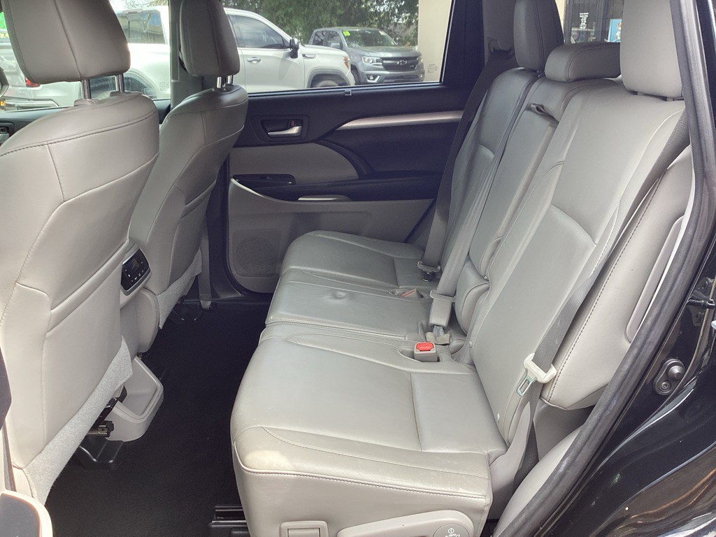 2015 Toyota Highlander Image 11