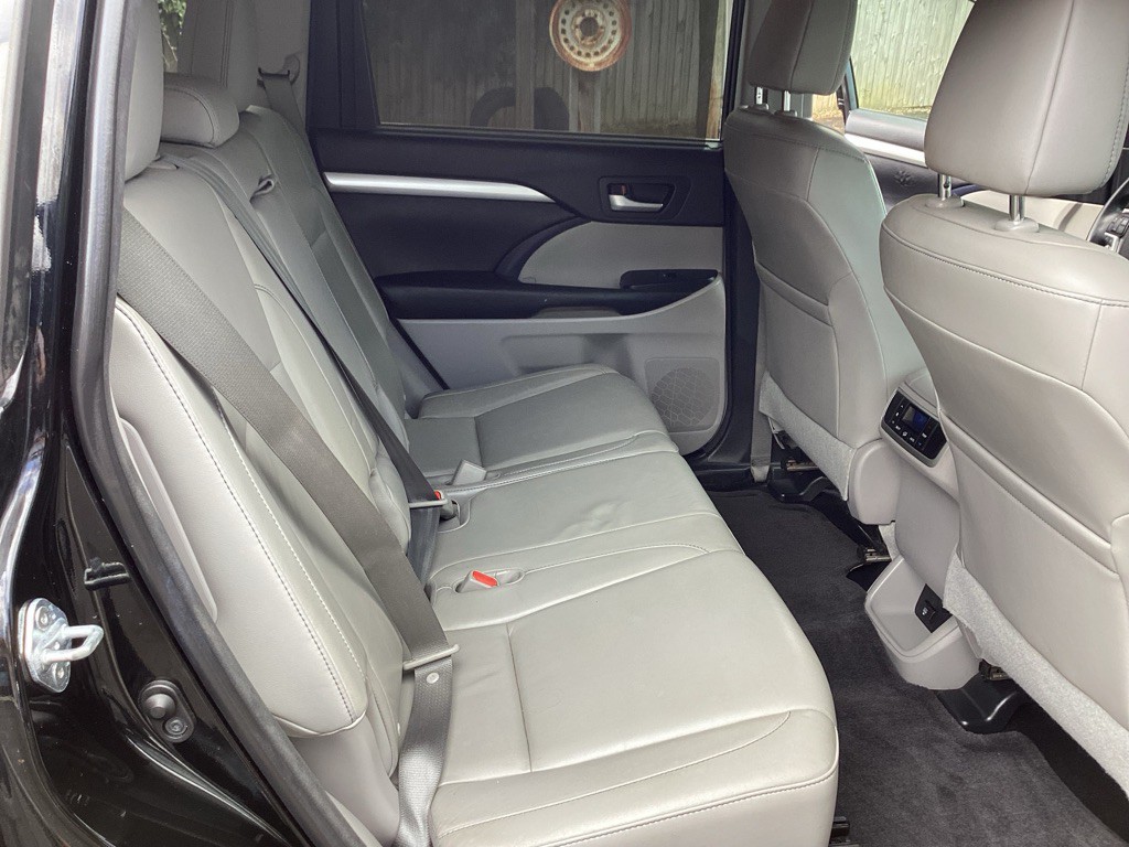 2015 Toyota Highlander Image 12