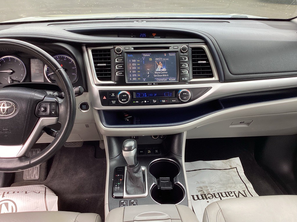 2015 Toyota Highlander Image 15