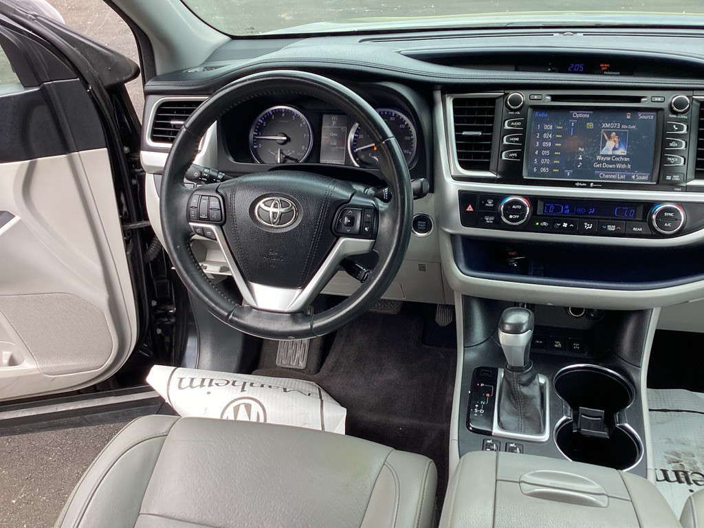 2015 Toyota Highlander Image 16