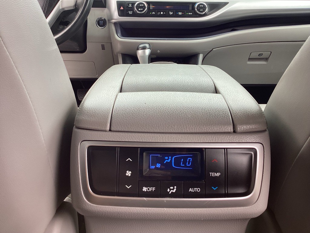 2015 Toyota Highlander Image 18