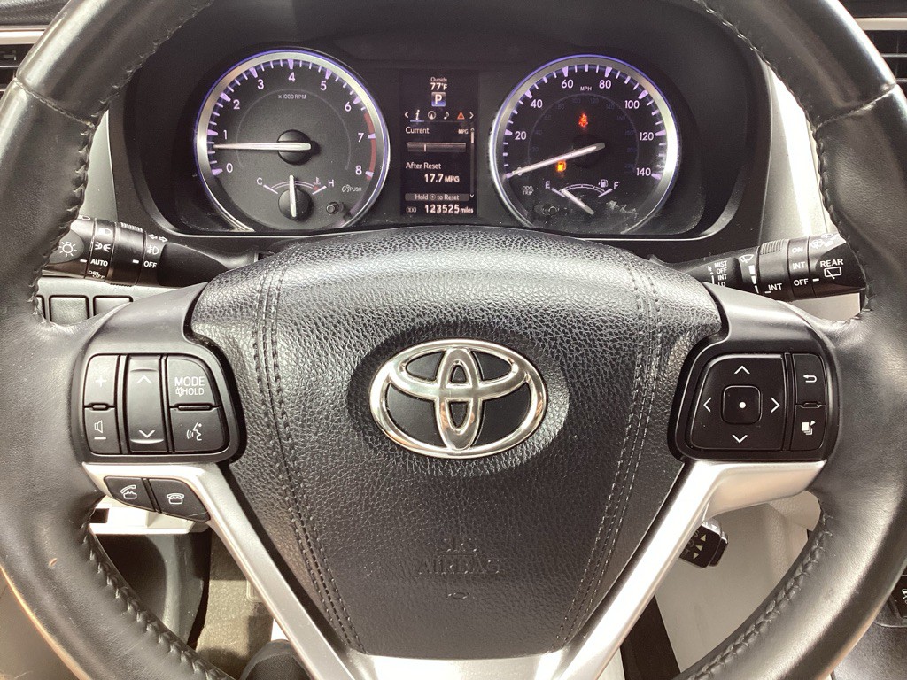 2015 Toyota Highlander Image 22