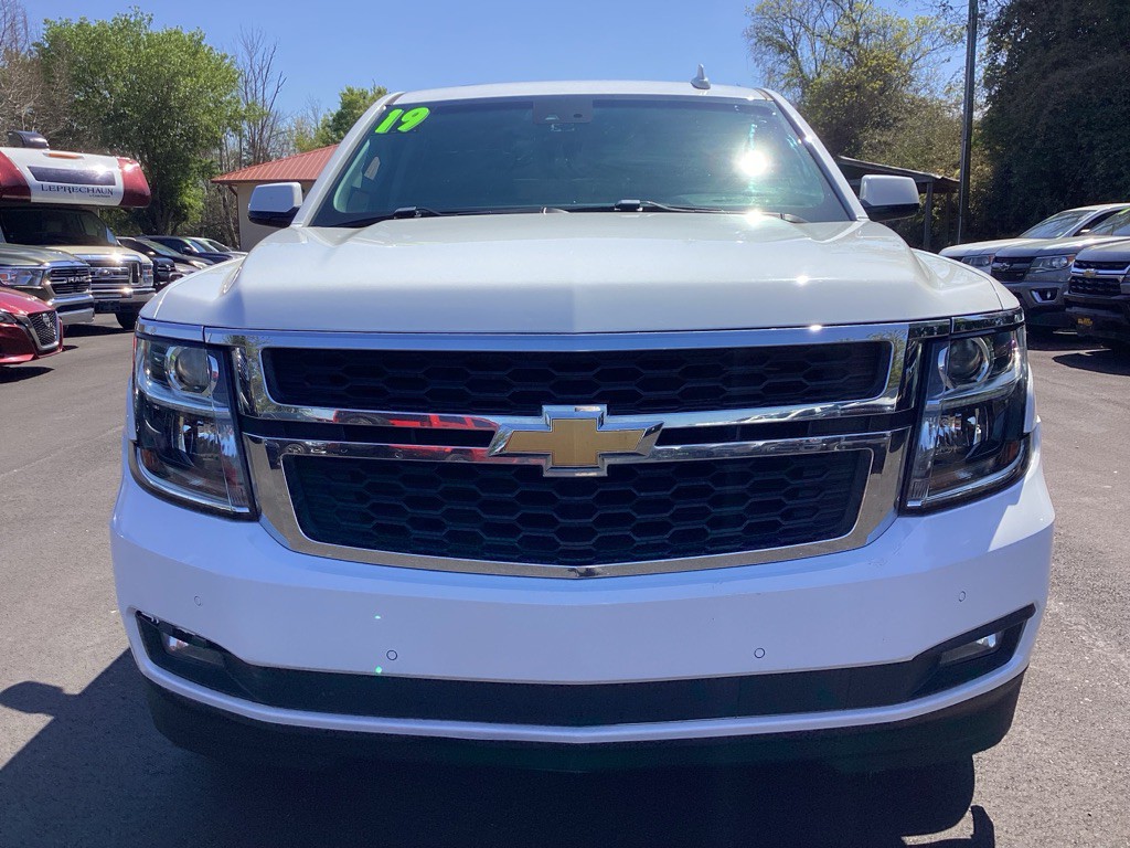 2019 Chevrolet Suburban Image 2