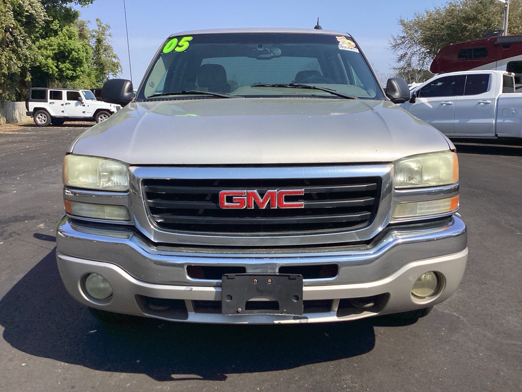 2005 GMC Sierra Image 2