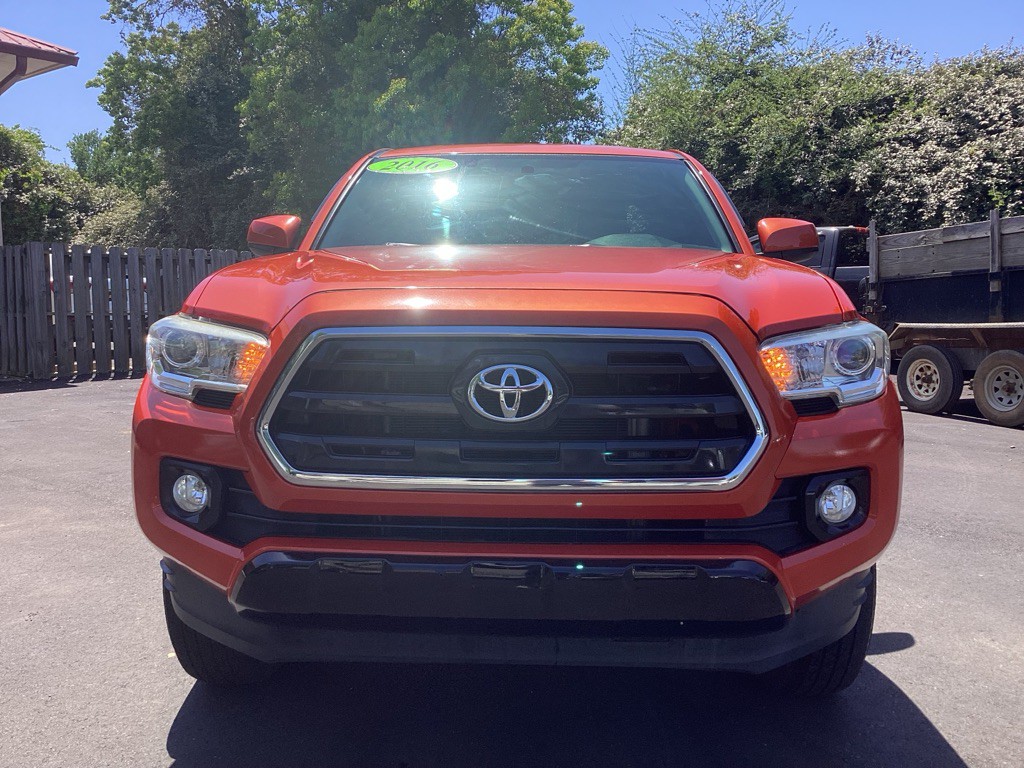 2016 Toyota Tacoma Image 2