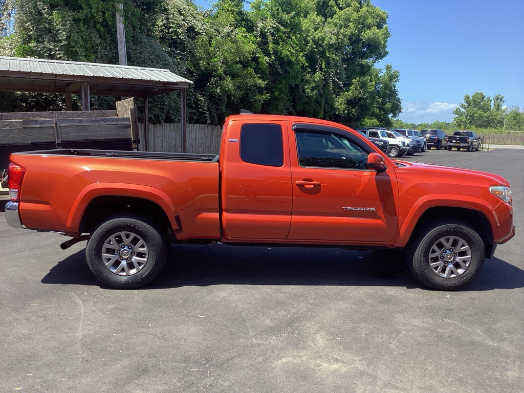 2016 Toyota Tacoma Image 8