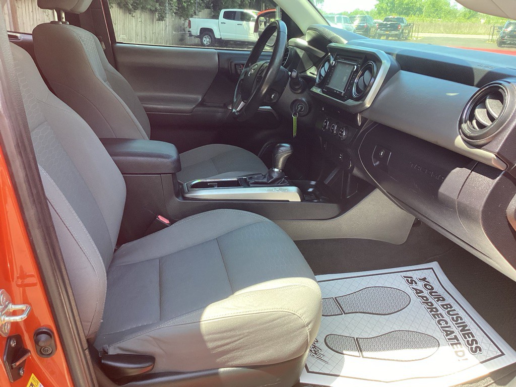 2016 Toyota Tacoma Image 10