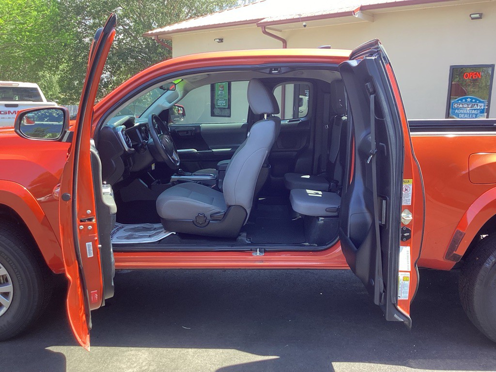 2016 Toyota Tacoma Image 11