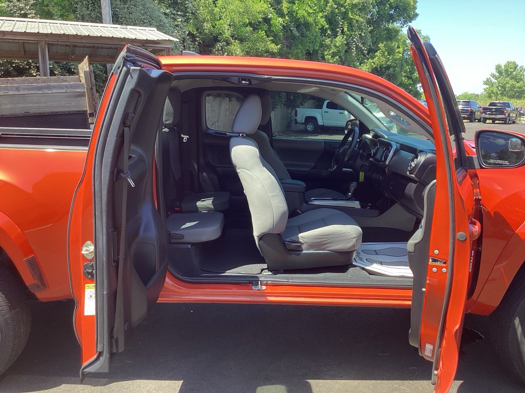 2016 Toyota Tacoma Image 12