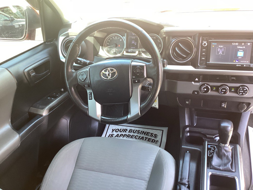 2016 Toyota Tacoma Image 16