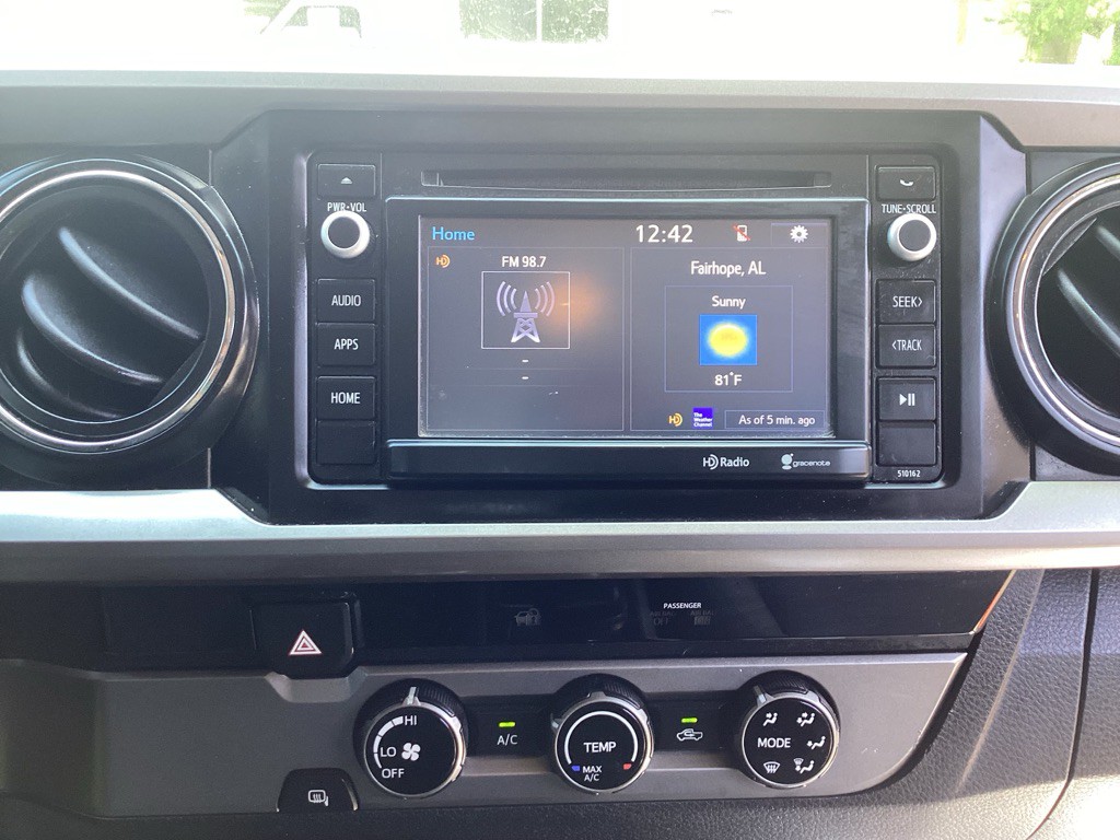 2016 Toyota Tacoma Image 17
