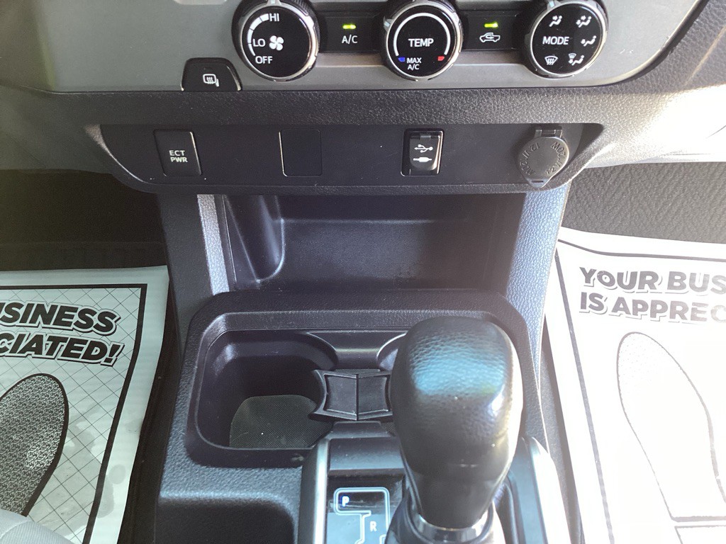 2016 Toyota Tacoma Image 18