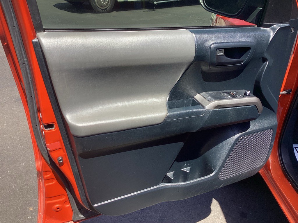 2016 Toyota Tacoma Image 22