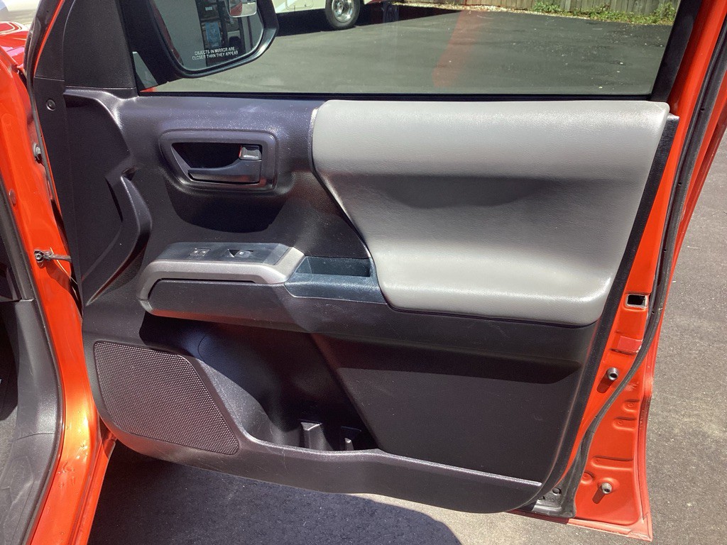 2016 Toyota Tacoma Image 23