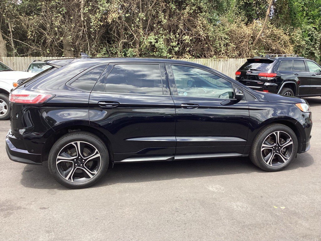2020 Ford Edge Image 8