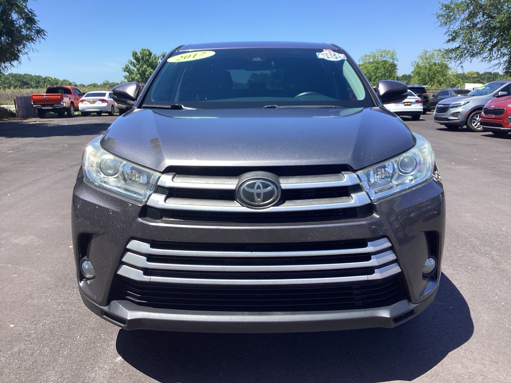 2017 Toyota Highlander Image 2