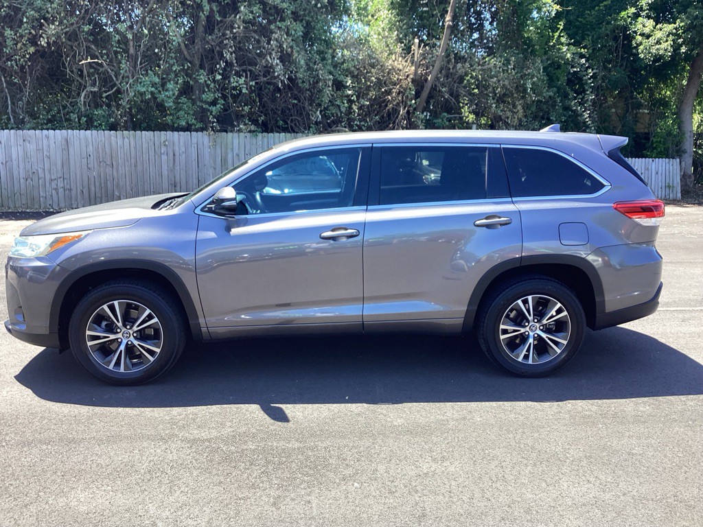 2017 Toyota Highlander Image 4