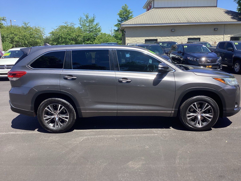 2017 Toyota Highlander Image 8