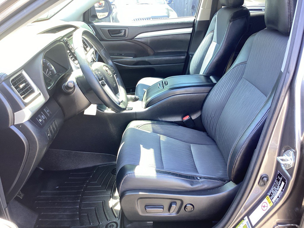 2017 Toyota Highlander Image 9