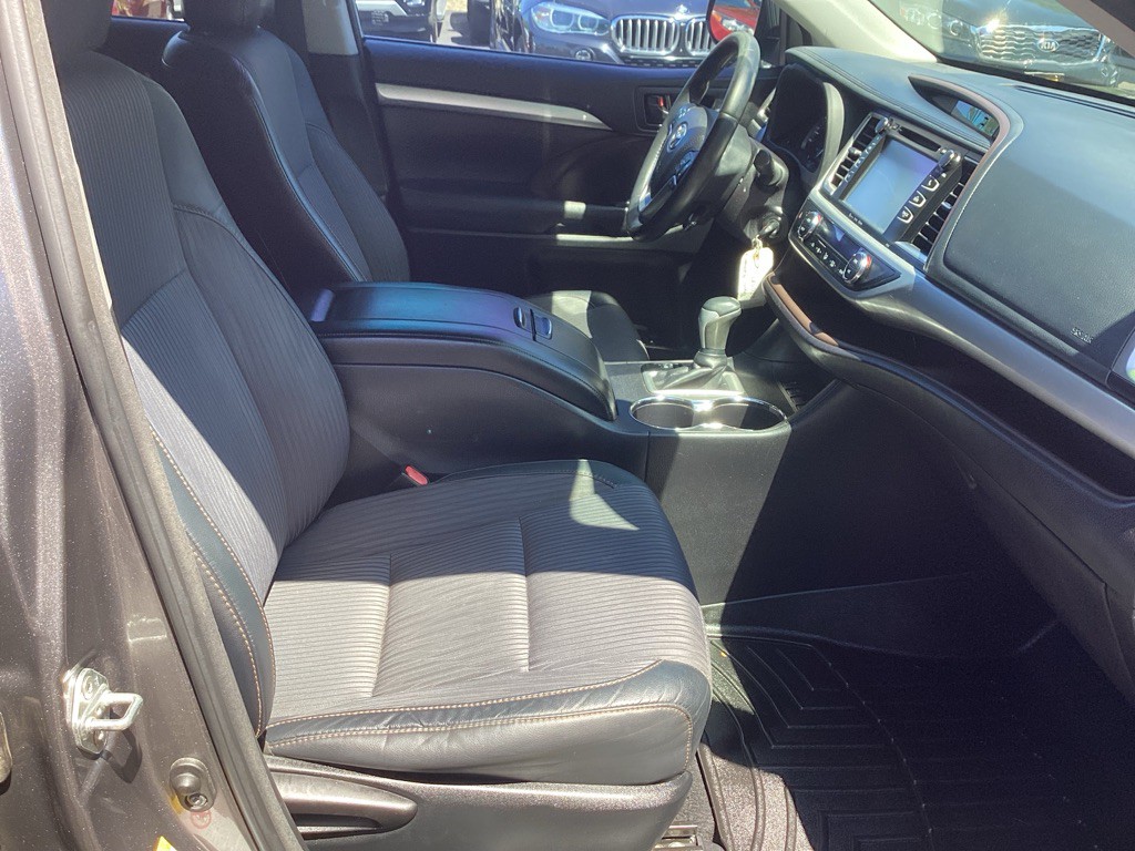 2017 Toyota Highlander Image 10