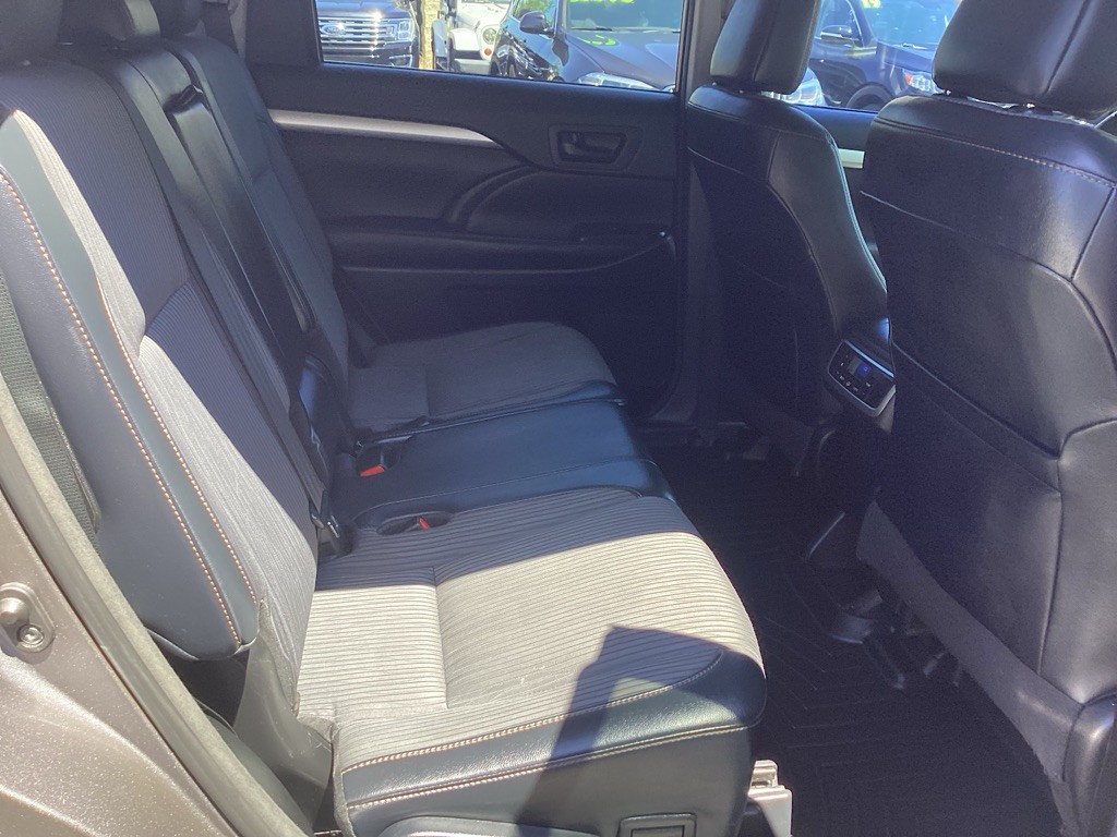 2017 Toyota Highlander Image 12