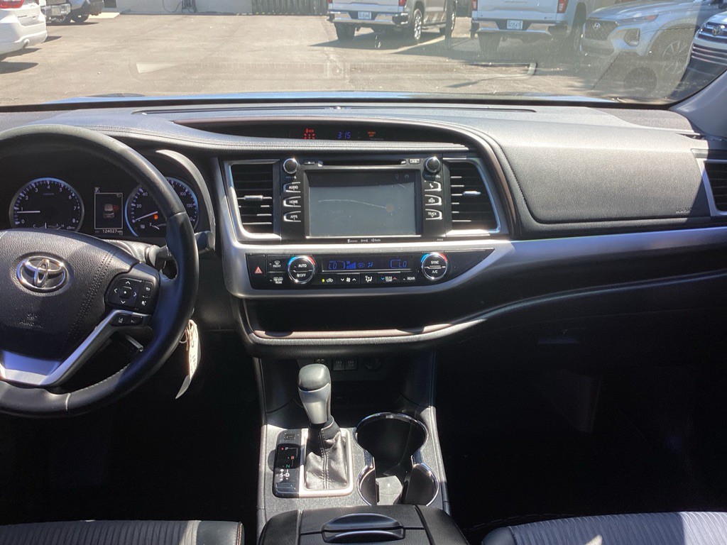 2017 Toyota Highlander Image 15