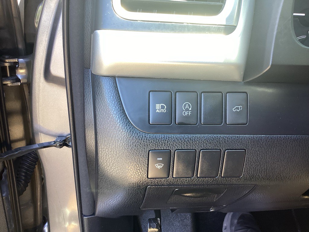 2017 Toyota Highlander Image 21