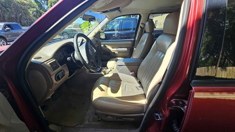 2004 Mercury Mountaineer Image 3